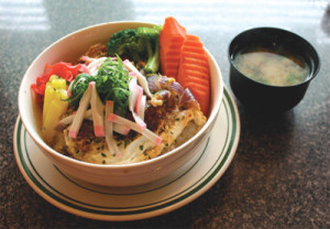 チキンカツ丼(ランチ$11、ディナー$14)