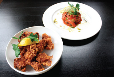 (奥)ワイルドサーモンのカルパッチョ$12 (手前)北海道から揚げ、ザンギ$8