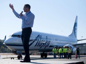 635796279367613308-AP-Alaska-Airlines-Plane-Pull