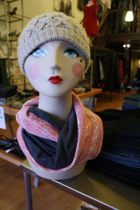 Tuesday Scarvesのスカーフ（$42）