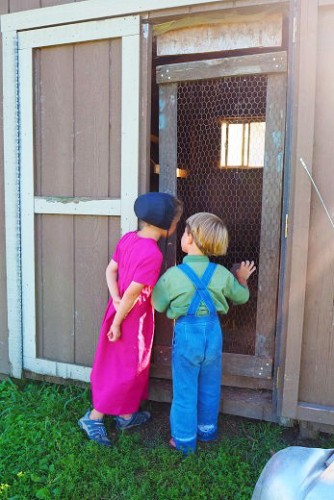 ▲︎男の子も女の子も大人と同じ服装