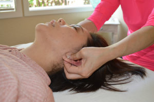 気持ちいい～。耳のマッサージ