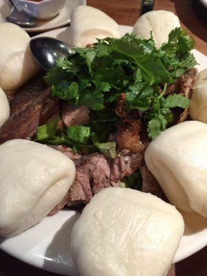 "wild ginger fragrant duck"写真引用: https://www.yelp.com/biz_photos/wild-ginger-bellevue?select=gBh4UFjwlocjm3-41hA65g