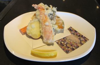 ▲天ぷら4種。大ぶりなタラバガニは濃厚な味
