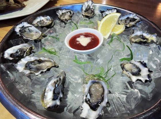 ▲ピュージェット湾で採れた美しい生牡蠣がハッピーアワーには1 つ1ドルに!