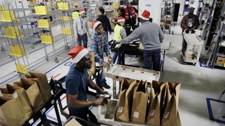 アマゾンのホリデー配送、クリスマスイヴに記録更新