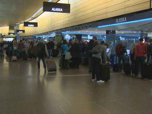 本日、シータック空港 ホリデーシーズン最高の混雑