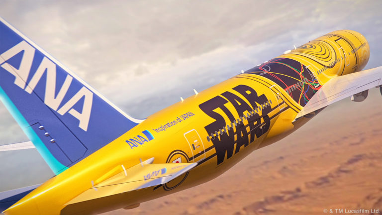 日本の空をスター・ウォーズキャラクター「C-3PO」が飛ぶ