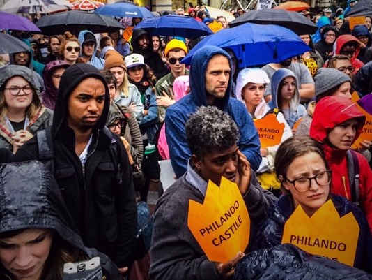 シアトルで黒人銃撃事件への抗議デモ