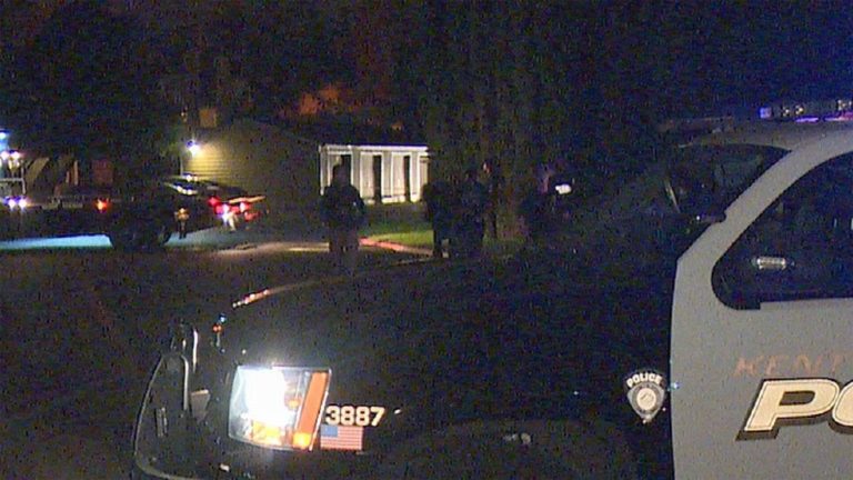 ケントで男性が銃で撃たれて重体 。容疑者は逮捕。