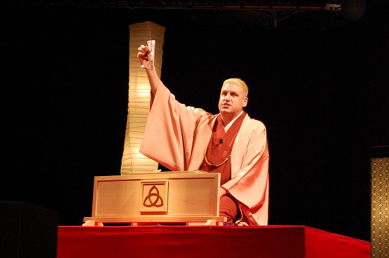 カナダ出身の落語家、桂三輝( かつら・サンシャイン) さん