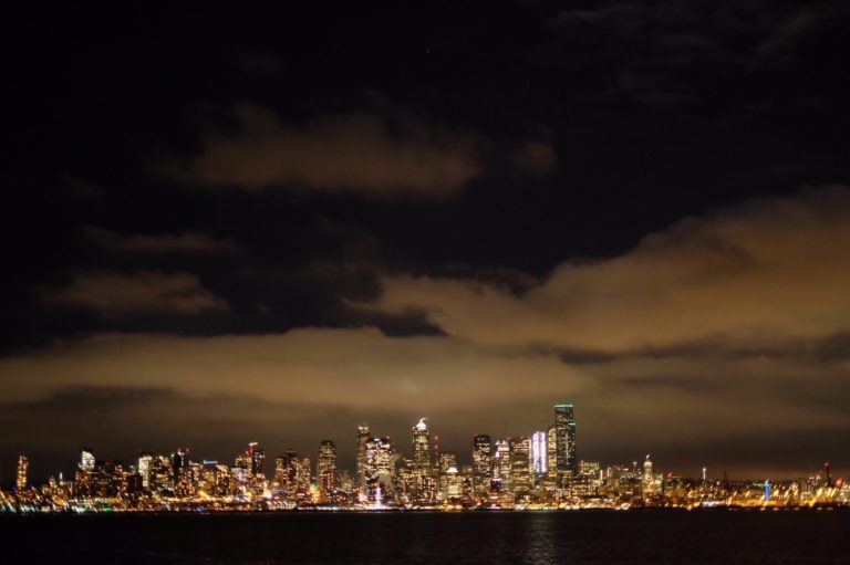 シアトルで人気の展望スポット！Alki Beachで夜景を見よう！