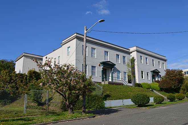JCCCW、ひな人形を展示