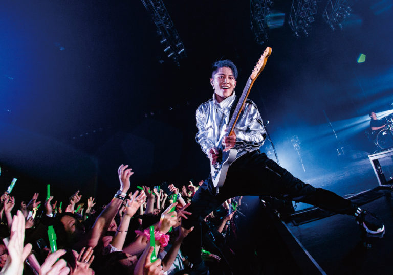 世界を魅了するサムライギタリストがシアトルにやって来る！  MIYAVI