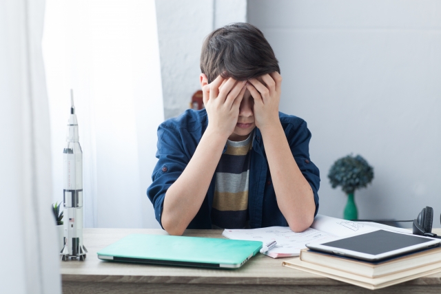 家庭内暴力を生まないために～反抗期の子どもへの接し方～