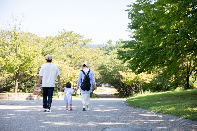 養子として育つ子どもたち