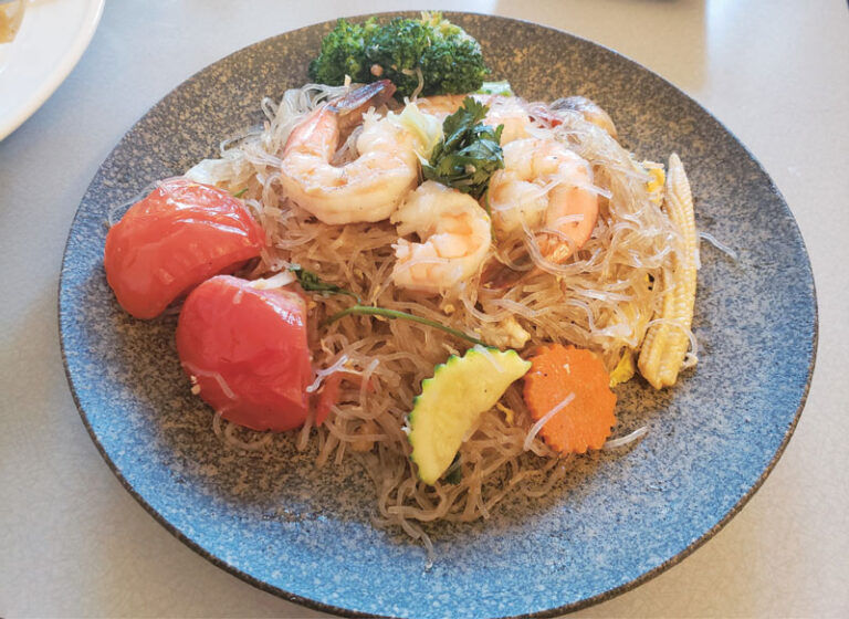 Thai Fusion Bistroの野菜たっぷり！タイの春雨炒め〜この店この味