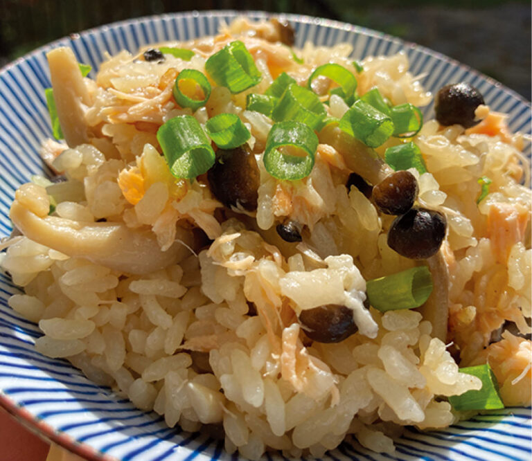 キノコと秋鮭の炊き込みご飯／混ぜご飯〜シェフのおうちレシピ